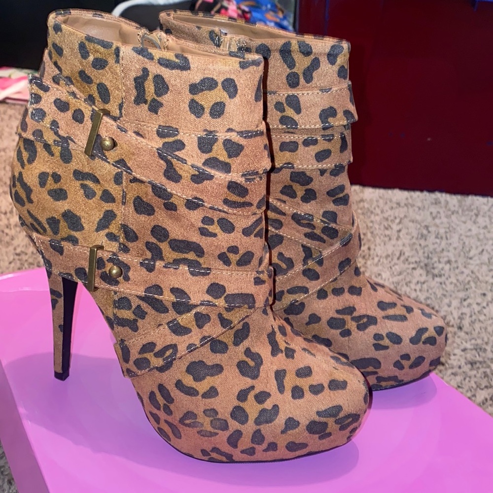 Size 8 heeled boots